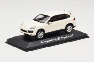 Porsche Cayenne 958 S Hybrid Balts Minichamps 1:43 WAP0200040B Metāls — attēls 2 no 4