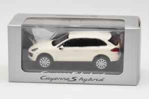 Porsche Cayenne 958 S Hybrid Balts Minichamps 1:43 WAP0200040B Metāls — attēls 4 no 4