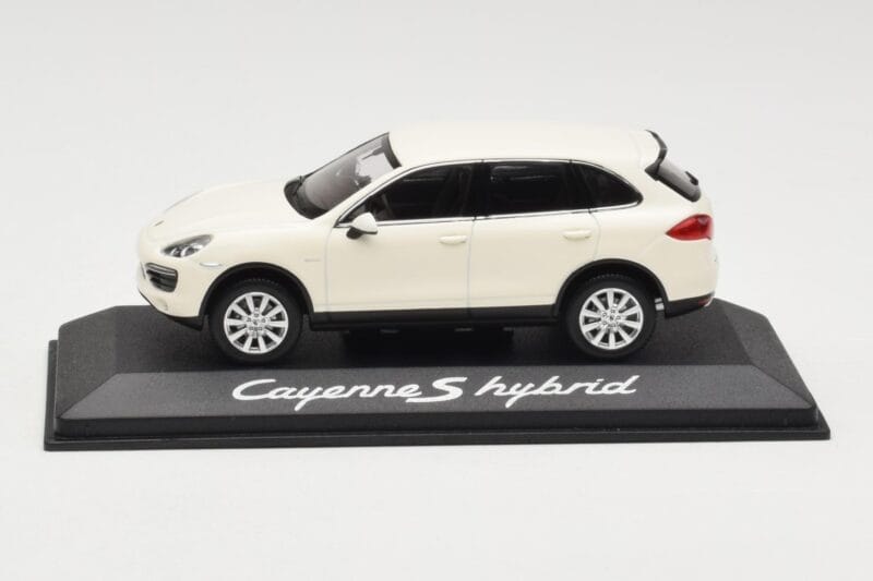 Porsche Cayenne 958 S Hybrid Balts Minichamps 1:43 WAP0200040B Metāls