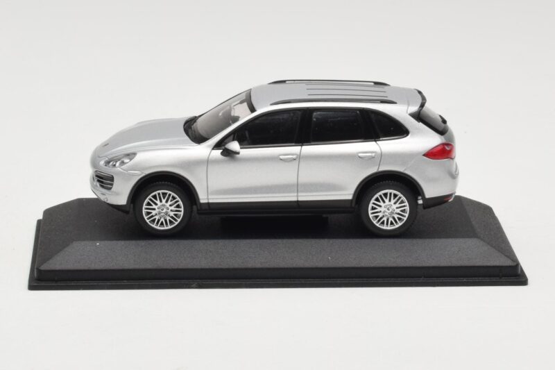 Porsche Cayenne 958 Sudrabs Minichamps 1:43 WAP0200020B Metāls