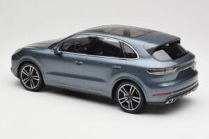 Porsche Cayenne 958 Turbo S Blue Metallic Minichamps 1:18 155066071 Metāls — attēls 5 no 6