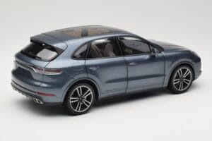 Porsche Cayenne 958 Turbo S Blue Metallic Minichamps 1:18 110066070 Metāls — attēls 3 no 8