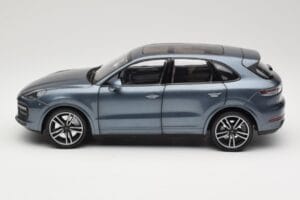 Porsche Cayenne 958 Turbo S Blue Metallic Minichamps 1:18 110066070 Metāls — attēls 4 no 8
