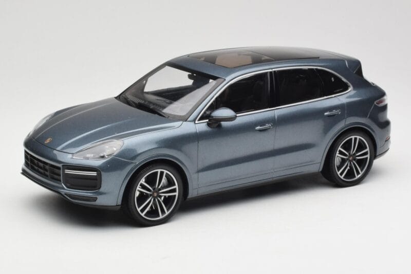 Porsche Cayenne 958 Turbo S Blue Metallic Minichamps 1:18 155066071 Metāls