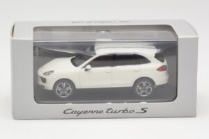 Porsche Cayenne 958 Turbo S Balts Minichamps 1:43 WAP0200220C Metāls — attēls 4 no 4