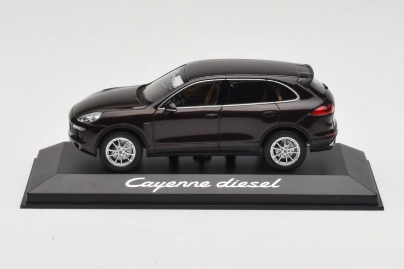 Porsche Cayenne 958 Diesel Acajou Brown Minichamps 1:43 WAP0200030E Metāls