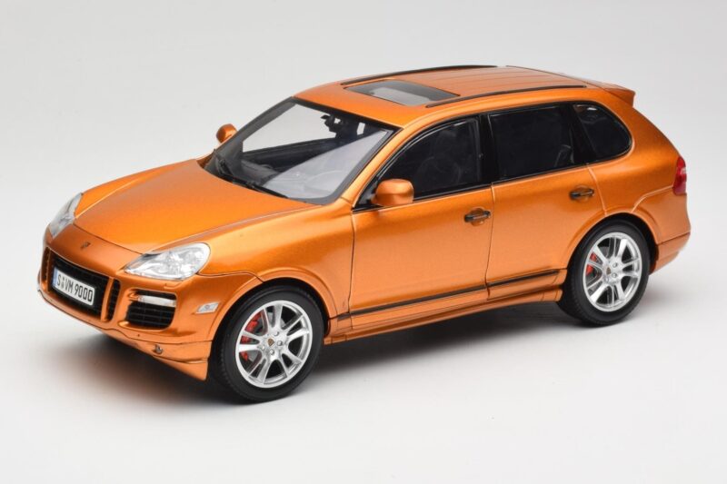 Porsche Cayenne GTS Lava Orange Norev 1:18 187535 Metāls
