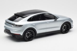 Porsche Cayenne E3 S Coupe Dolo Sudrabs Norev 1:18 WAP0213220K Metāls — attēls 2 no 6