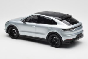 Porsche Cayenne E3 S Coupe Dolo Sudrabs Norev 1:18 WAP0213220K Metāls — attēls 5 no 6