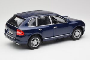 Porsche Cayenne S 9PA Dark Sea Zils Metāliski Maisto 1:18 31635 Metāls — attēls 3 no 8