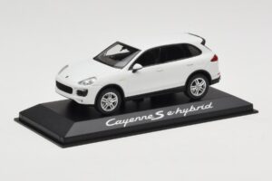 Porsche Cayenne 958 S e-Hybrid Balts Minichamps 1:43 WAP0200040E Metāls — attēls 2 no 4
