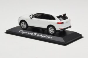 Porsche Cayenne 958 S e-Hybrid Balts Minichamps 1:43 WAP0200040E Metāls — attēls 3 no 4