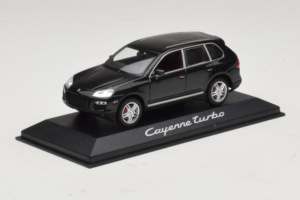 Porsche Cayenne Turbo Dark Green Metallic Minichamps 1:43 WAP02061117 Metāls — attēls 2 no 5