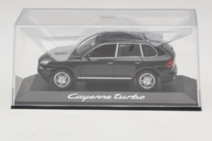 Porsche Cayenne Turbo Dark Green Metallic Minichamps 1:43 WAP02061117 Metāls — attēls 4 no 5