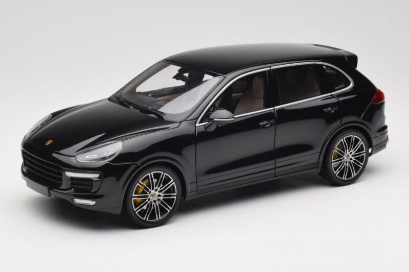 Porsche Cayenne Turbo S 958 Black Metallic Minichamps 1:18 110064000 Metāls