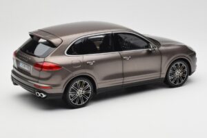 Porsche Cayenne E2 Turbo S Umbra Metaliks Minichamps 1:18 WAP0213020F Metāls — attēls 3 no 8