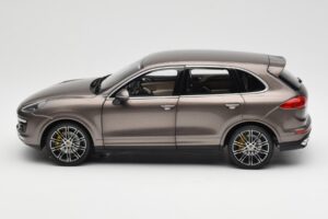 Porsche Cayenne E2 Turbo S Umbra Metaliks Minichamps 1:18 WAP0213020F Metāls — attēls 4 no 8