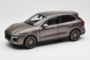 Porsche Cayenne E2 Turbo S Umbra Metaliks Minichamps 1:18 WAP0213020F Metāls