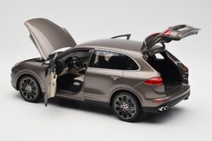 Porsche Cayenne E2 Turbo S Umbra Metaliks Minichamps 1:18 WAP0213020F Metāls — attēls 5 no 8