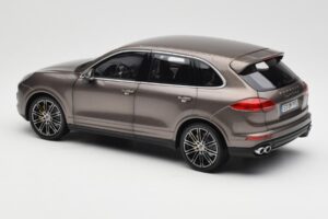 Porsche Cayenne E2 Turbo S Umbra Metaliks Minichamps 1:18 WAP0213020F Metāls — attēls 7 no 8