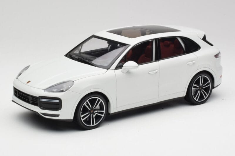 Porsche Cayenne 9YA Turbo Balts Metallic Minichamps 1:18 155042560 Metāls