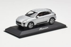 Porsche Macan 95B Silver Grey Metallic Prototips Minichamps 1:43 WAP0201540E Metāls — attēls 2 no 4