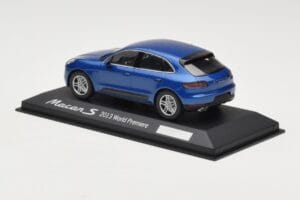 Porsche Macan 95B S Zils World Premiere Minichamps 1:43 WAP0201550E Metāls — attēls 3 no 4