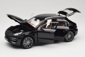 Porsche Macan Turbo 95B Black Metallic Minichamps 1:18 110062502 Metāls — attēls 2 no 8