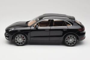 Porsche Macan Turbo 95B Black Metallic Minichamps 1:18 110062502 Metāls — attēls 4 no 8