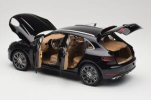 Porsche Macan Turbo 95B Black Metallic Minichamps 1:18 110062502 Metāls — attēls 5 no 8