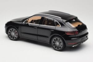 Porsche Macan Turbo 95B Black Metallic Minichamps 1:18 110062502 Metāls — attēls 7 no 8