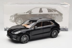 Porsche Macan Turbo 95B Black Metallic Minichamps 1:18 110062502 Metāls — attēls 8 no 8
