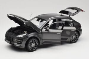Porsche Macan Turbo 95B Grey Metallic Minichamps 1:18 110062501 Metāls — attēls 2 no 8