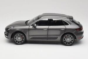 Porsche Macan Turbo 95B Grey Metallic Minichamps 1:18 110062501 Metāls — attēls 4 no 8