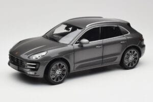 Porsche Macan Turbo 95B Grey Metallic Minichamps 1:18 110062501 Metāls