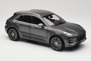 Porsche Macan Turbo 95B Grey Metallic Minichamps 1:18 110062501 Metāls — attēls 6 no 8
