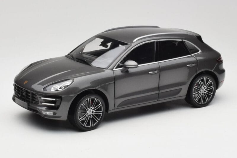 Porsche Macan Turbo 95B Grey Metallic Minichamps 1:18 110062501 Metāls