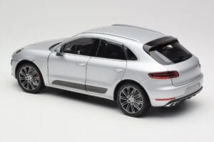Porsche Macan Turbo 95B Sudrabs Minichamps 1:18 110062504 Metāls — attēls 5 no 8