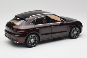 Porsche Macan 95B Turbo Mahagons Metaliks Minichamps 1:18 110062500 Metāls — attēls 3 no 8