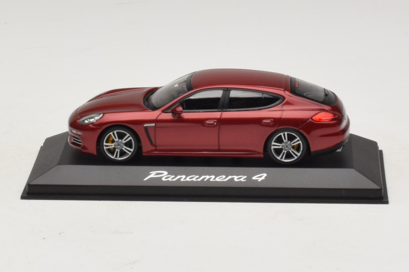 Porsche Panamera 970 4 Red Metallic Minichamps 1:43 WAP0201250E Metāls