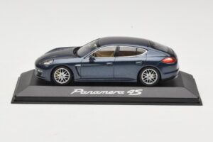 Porsche Panamera 970 4 Zils Metallic Minichamps 1:43 400068220 Metāls
