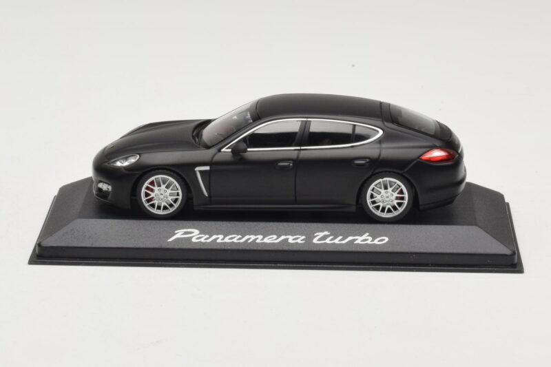 Porsche Panamera 970 Turbo Matt Black Minichamps 1:43 WAP0200270C Metāls