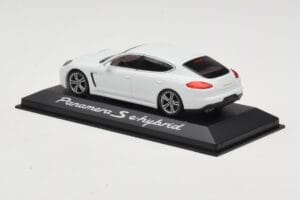 Porsche Panamera 970 S e-Hybrid Balts Minichamps 1:43 WAP0207200E Metāls — attēls 3 no 3