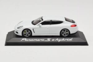 Porsche Panamera 970 S e-Hybrid Balts Minichamps 1:43 WAP0207200E Metāls