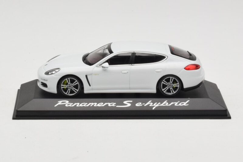 Porsche Panamera 970 S e-Hybrid Balts Minichamps 1:43 WAP0207200E Metāls