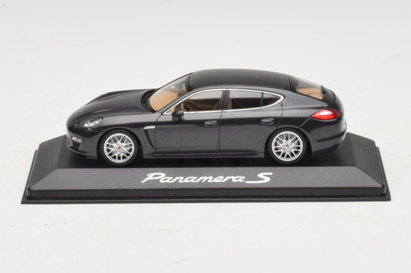 Porsche Panamera 970 S Grey Metallic Minichamps 1:43 WAP02000219 Metāls