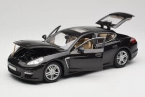 Porsche Panamera Turbo 970 Melns Maisto 1:18 36197 Metāls — attēls 2 no 8