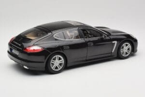 Porsche Panamera Turbo 970 Melns Maisto 1:18 36197 Metāls — attēls 3 no 8