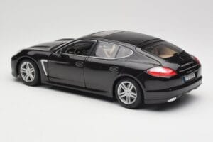 Porsche Panamera Turbo 970 Melns Maisto 1:18 36197 Metāls — attēls 7 no 8