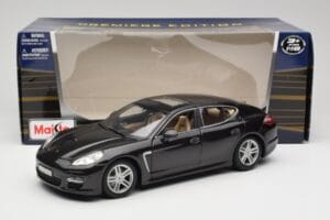 Porsche Panamera Turbo 970 Melns Maisto 1:18 36197 Metāls — attēls 8 no 8